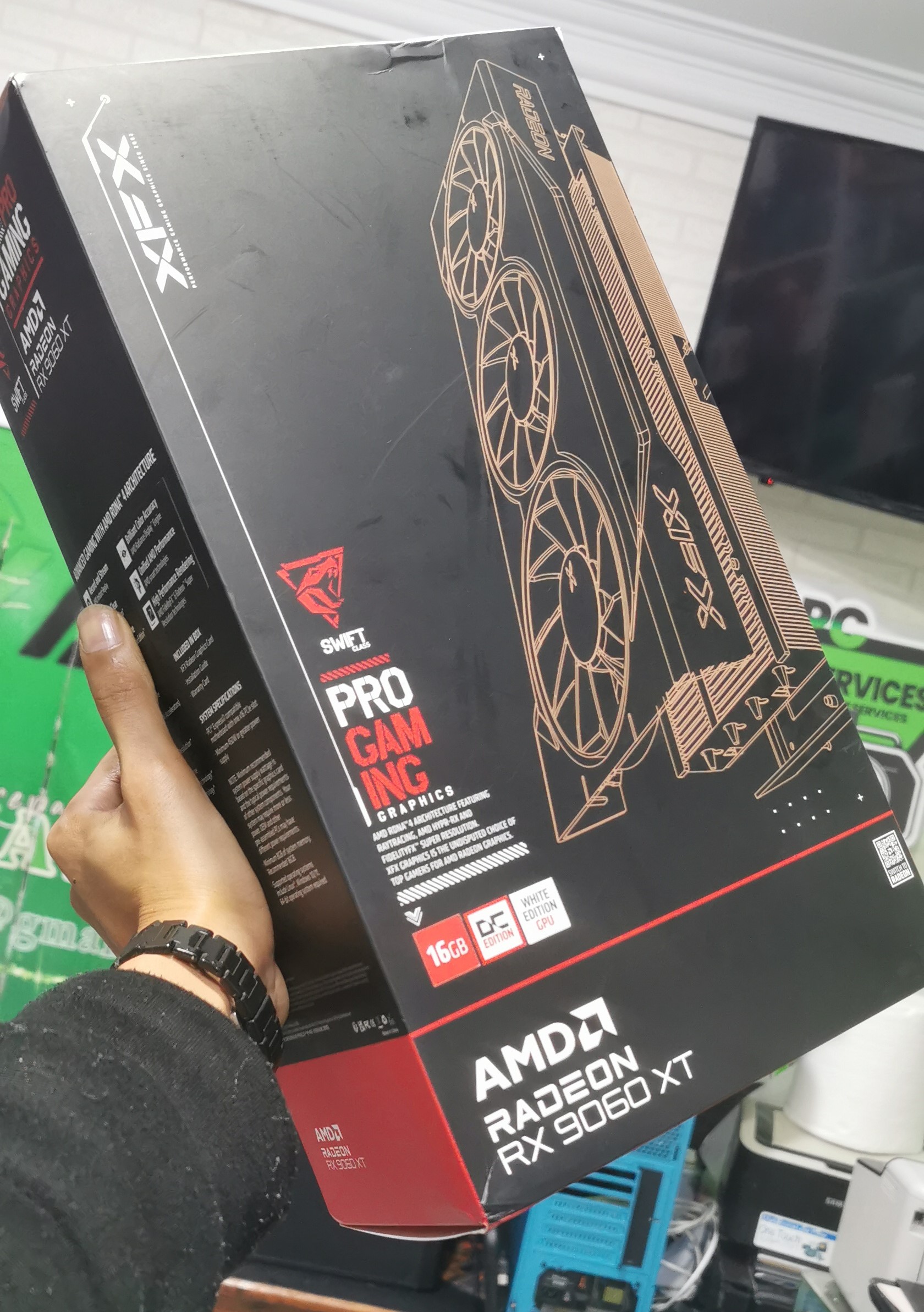 RX 9060 XT XFX SWIFT WHITE EDITION 